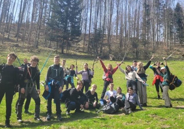 Uczniowie II LO na szlaku turystycznym w Beskidzie Sądeckim